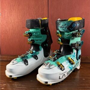 La Sportiva Shadow Alpine Ski Boots No Boot Liners(Insoles) Women’s Size 25,5 cm